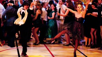 "FOTO: Emma Watson a Ezra Miller ve filmu Charlieho mala tajemstvi"