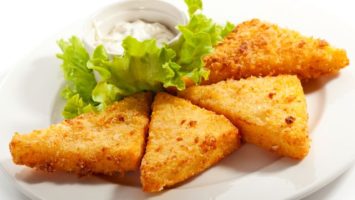 recept jak obalit smažený sýr aby nevytekl