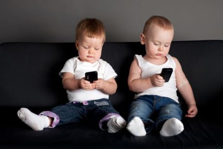 Kdy dát dítěti mobil
