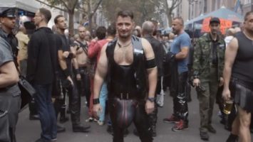muz se silikonovym penisem