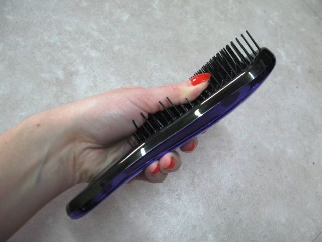 "Štětinky" působí jemněji než u Tangle Teezeru.