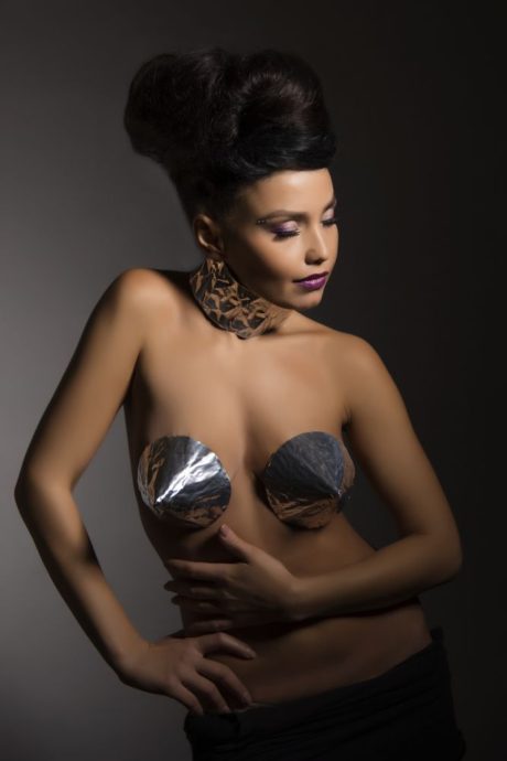 móda 90. let, kónická podprsenka