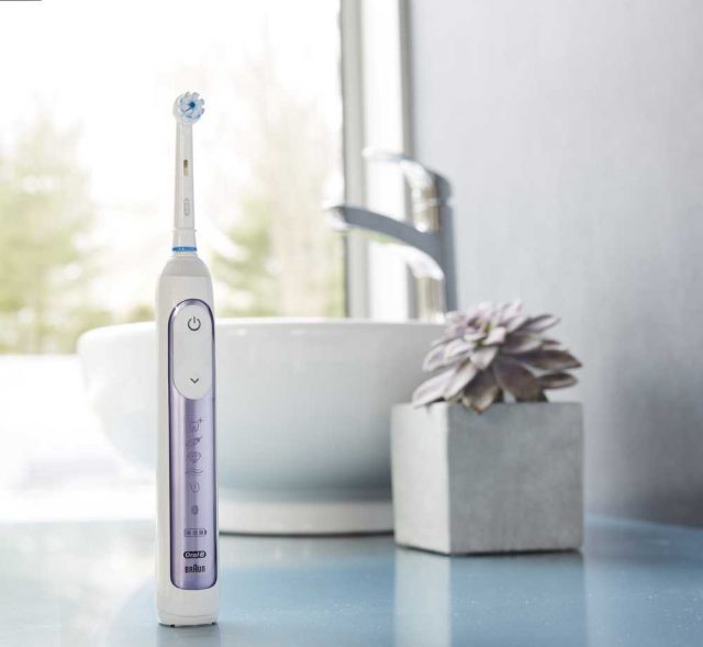 Oscilačně-rotační zubní kartáček