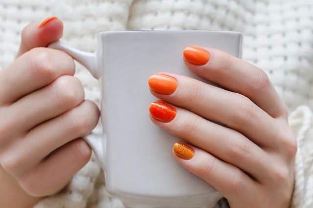 Oranžové nehty