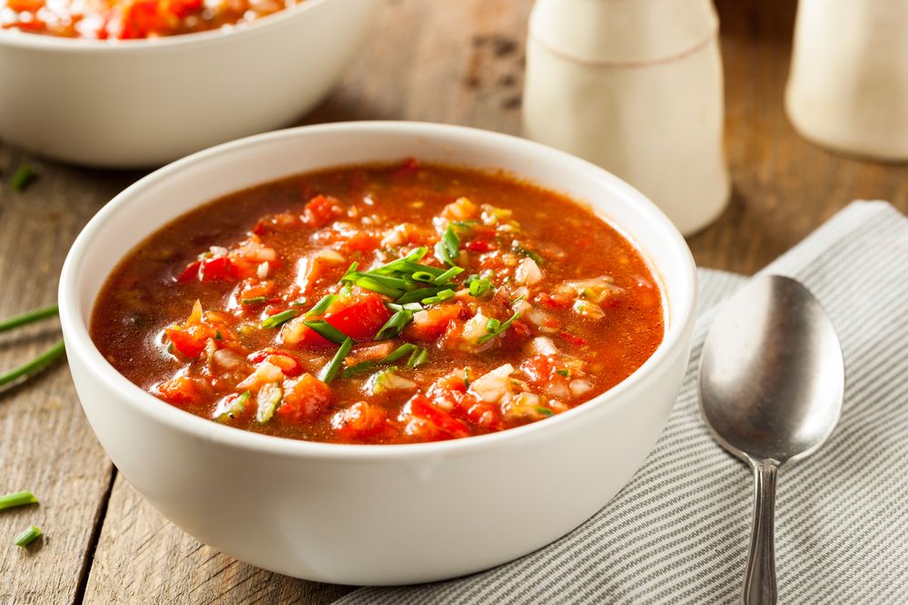 Studená polévka gazpacho vás zasytí i ochladí - WomanOnly