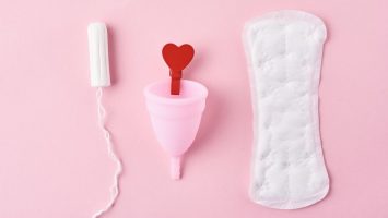 Menstruační pomůcky kalíšek nebo vložky