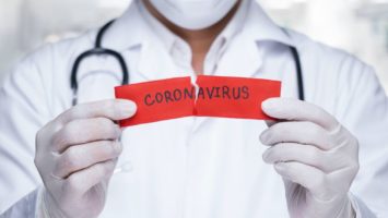 Testování koronaviru nemohou provádět plicní lékaři