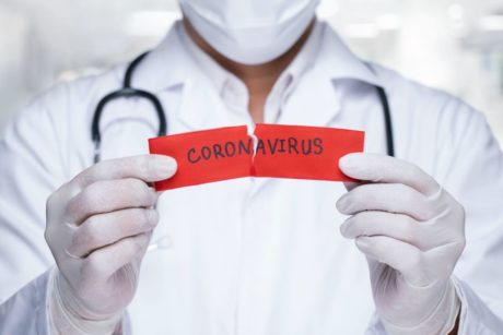 Testování koronaviru nemohou provádět plicní lékaři