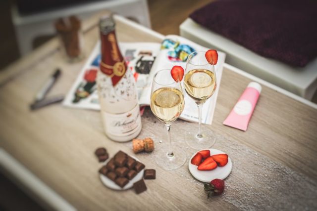 Pití sektu s partnerem