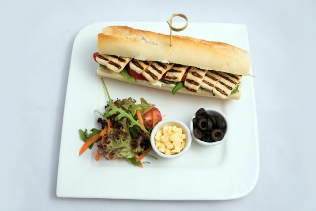 Bageta s halloumi sýrem