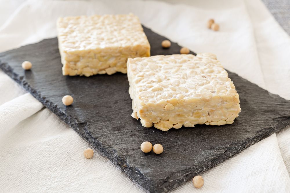 Tempeh obsahuje vitamin B12 a další prospěšné látky. Víte, jak ho