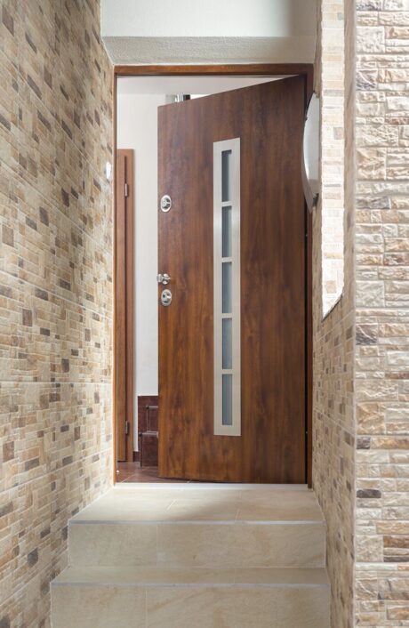 Vstupní dveře do domu