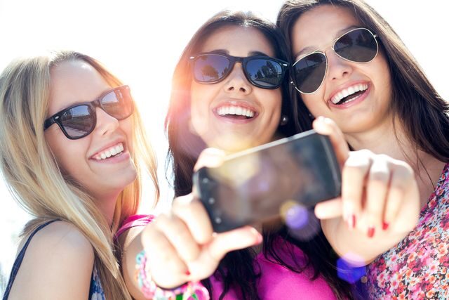 selfee_shutterstock_151506770