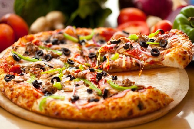 pizza_shutterstock_84904912