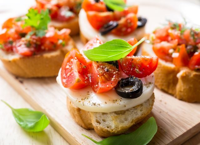 caprese_s_pecivem_shutterstock_167586026