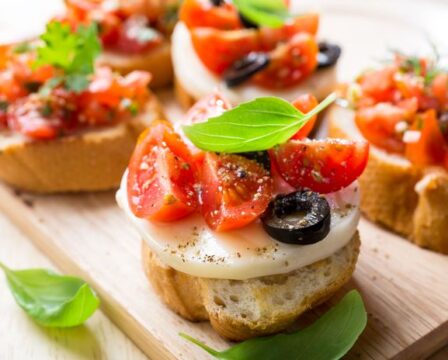 caprese_s_pecivem_shutterstock_167586026