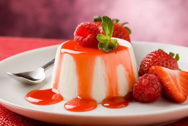 panna_cotta_shutterstock_74889658