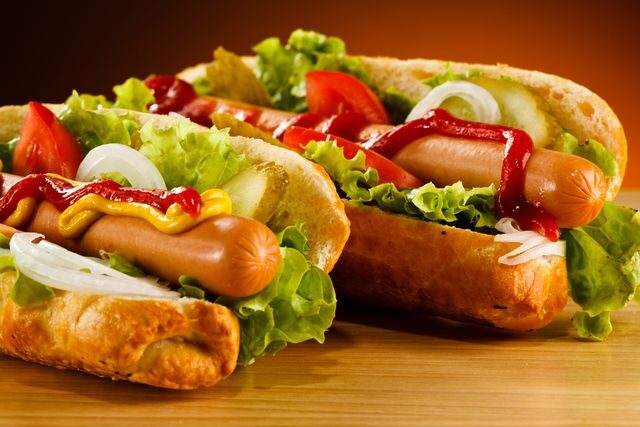 hot_dog_parek_v_rohliku_shutterstock_123883960