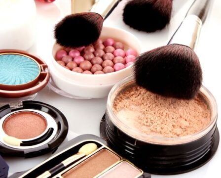 liceni-pudr-make-up-stetce