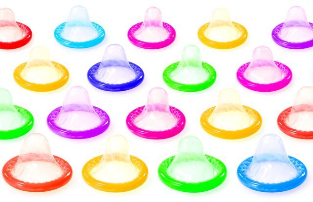 barevne-kondomy-antikoncepce-ochrana