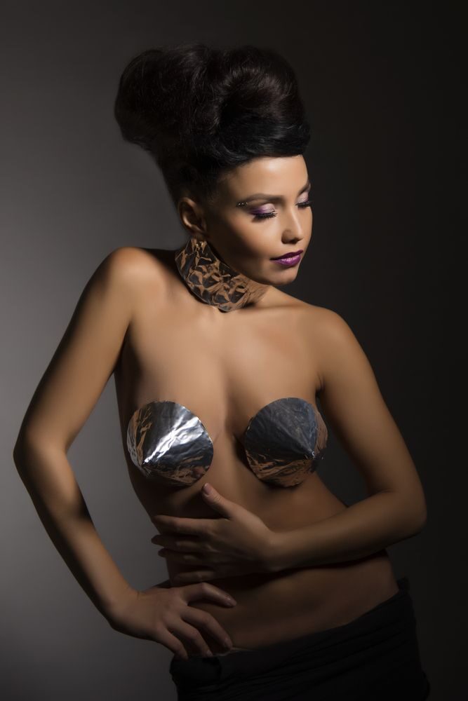 móda 90. let, kónická podprsenka