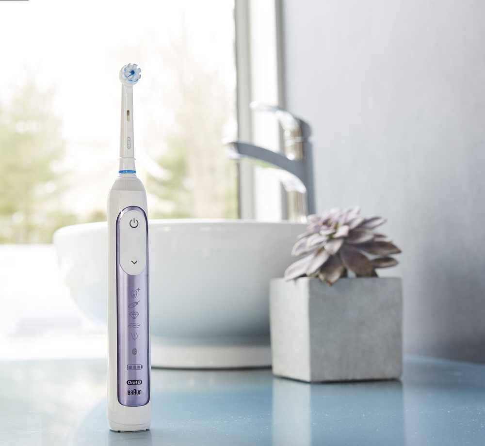 Oscilačně-rotační zubní kartáček