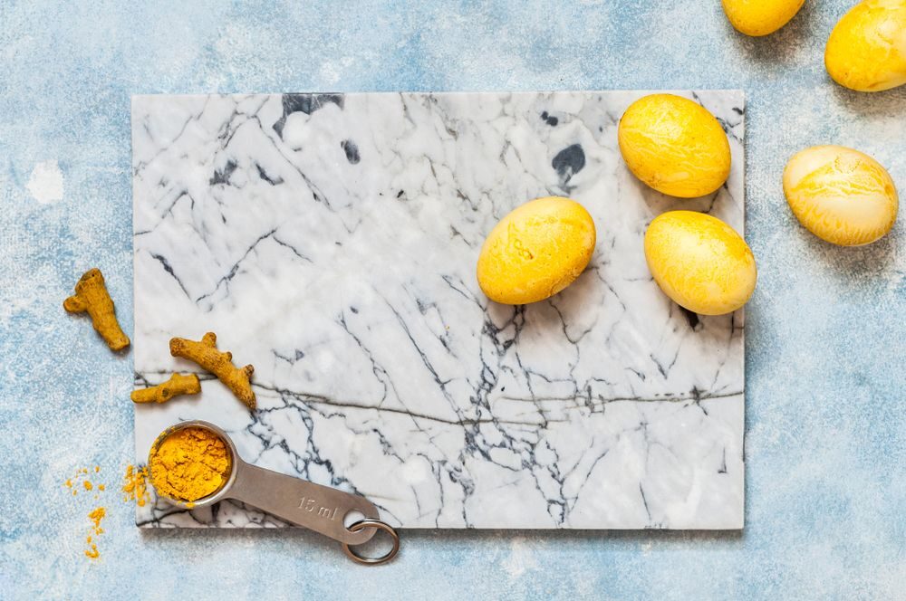 Barvení vajec kurkumou