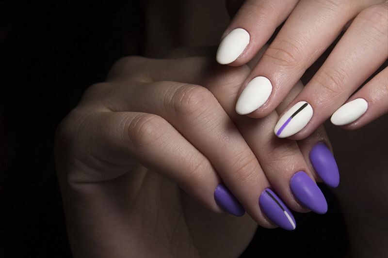 Fialové nehty