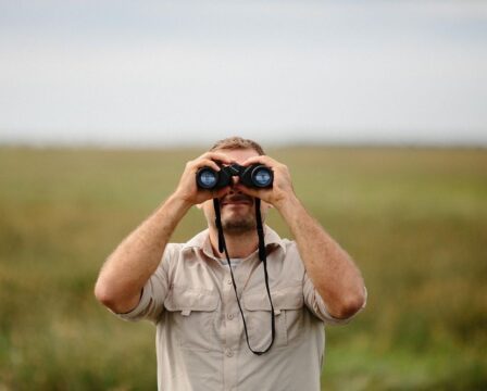 Soused mi kouká po ženě